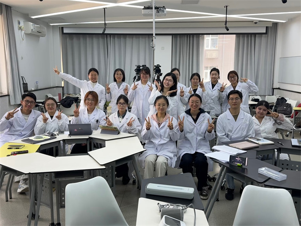 教学工作.jpg 教学工作.jpg